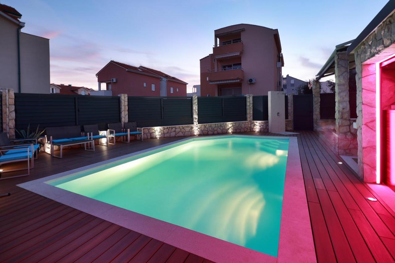Villa Mainz Novalja Bagian luar foto