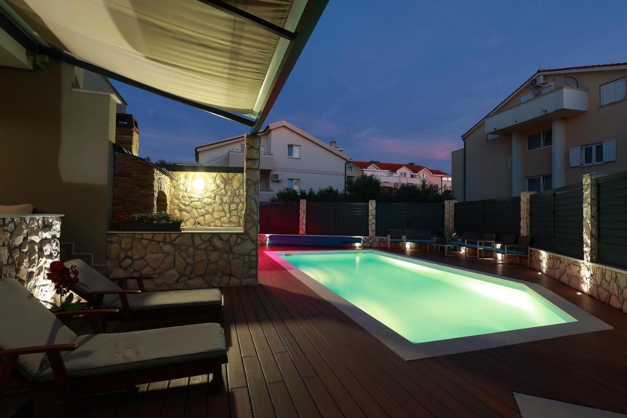 Villa Mainz Novalja Bagian luar foto