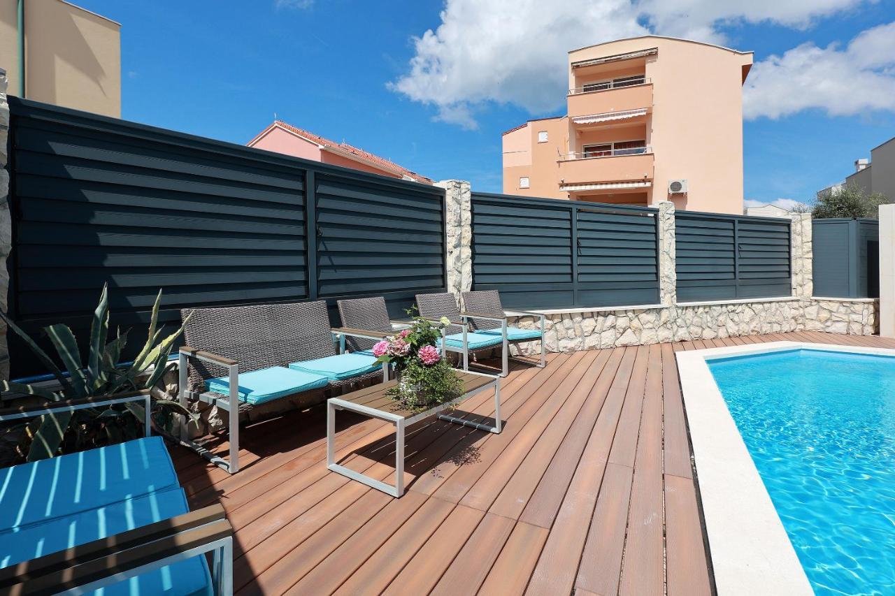 Villa Mainz Novalja Bagian luar foto
