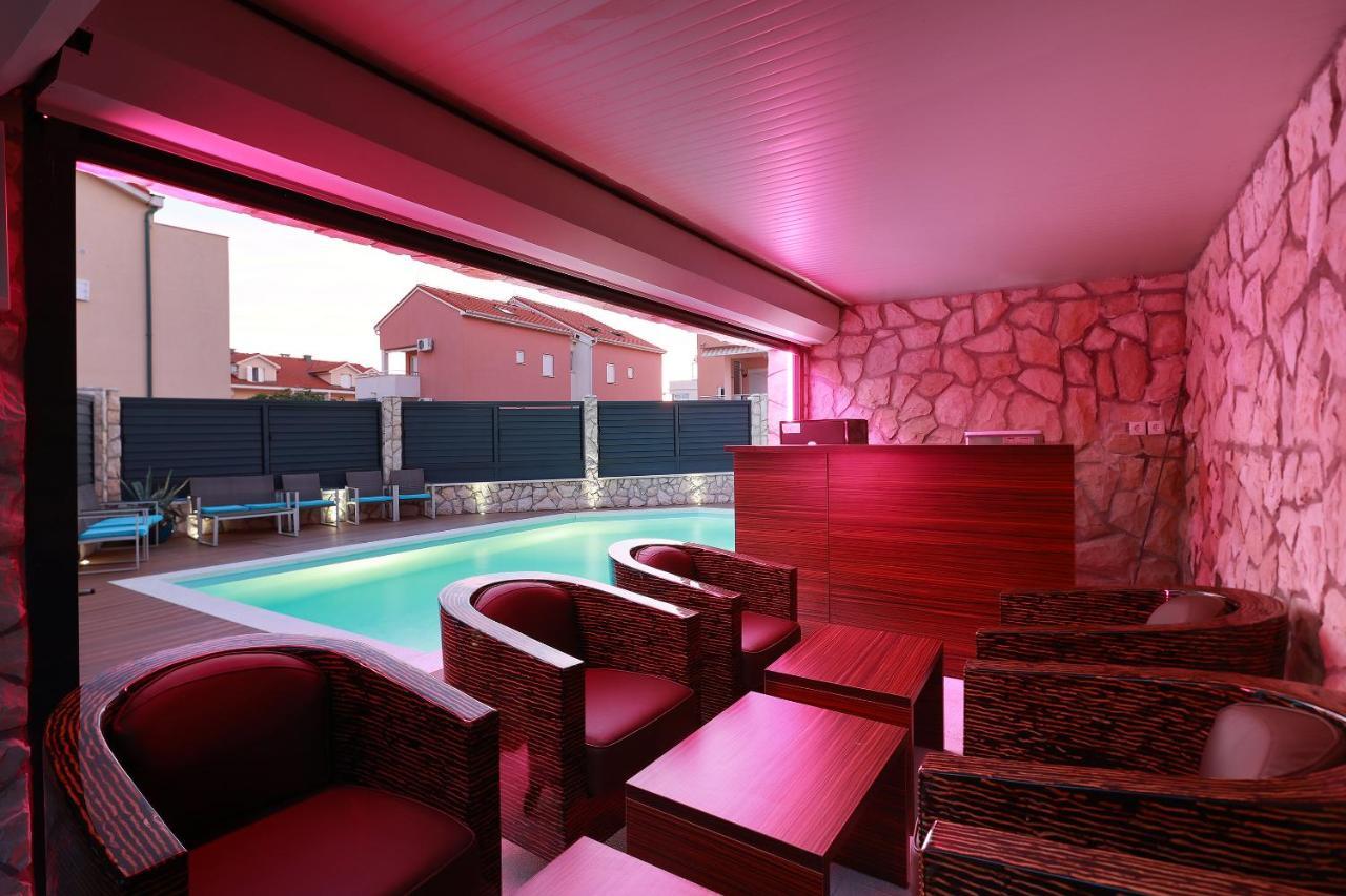 Villa Mainz Novalja Bagian luar foto