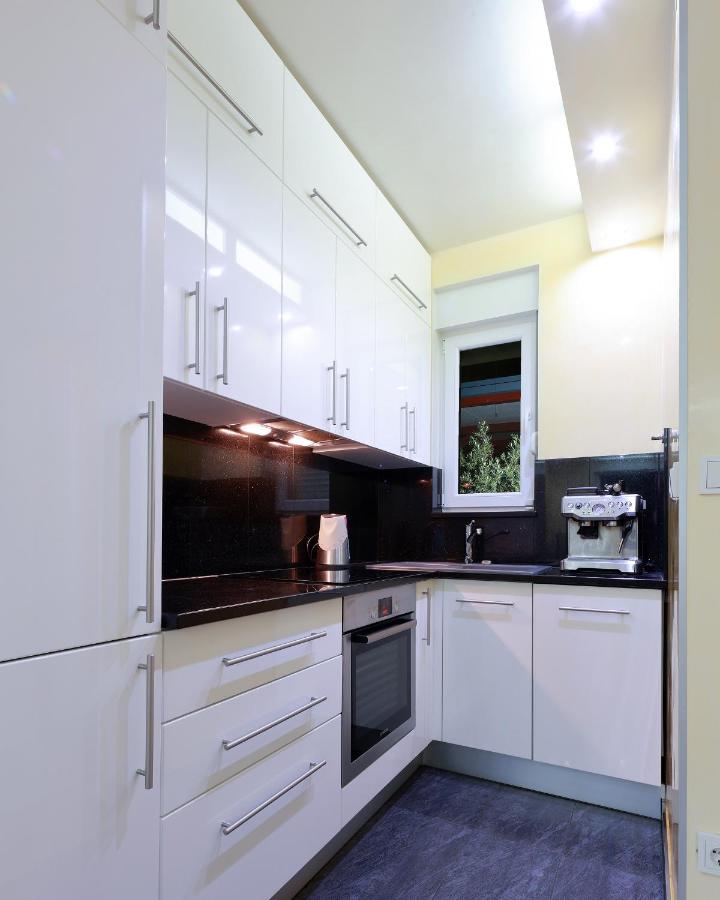 Villa Mainz Novalja Bagian luar foto