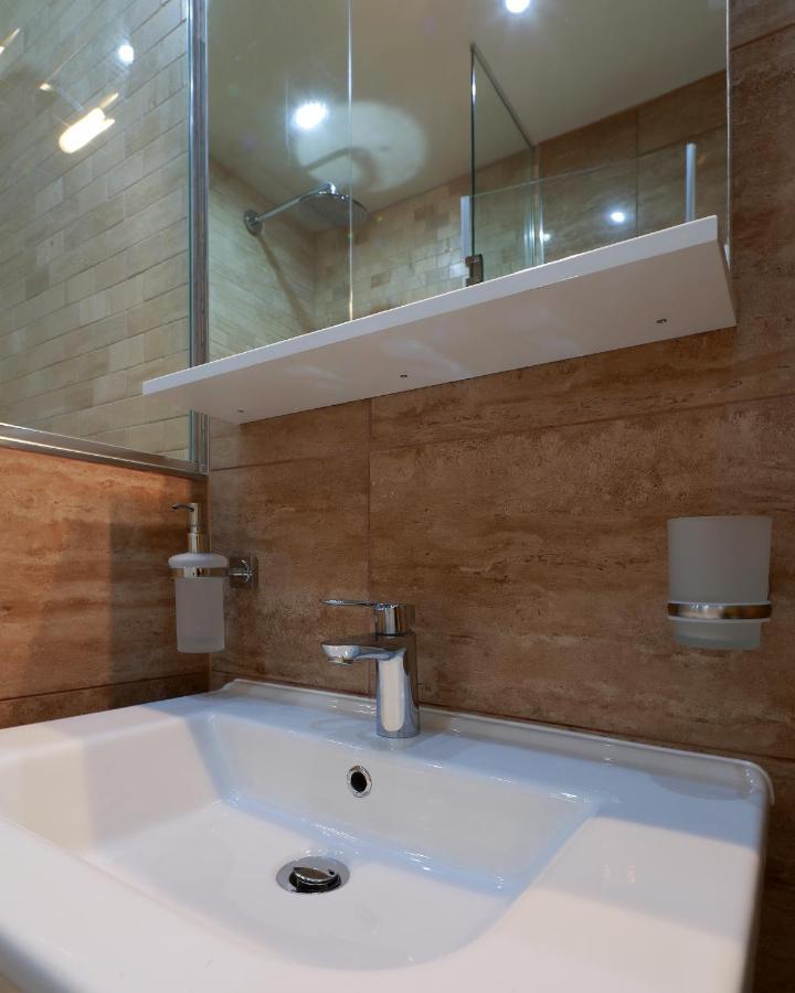 Villa Mainz Novalja Bagian luar foto