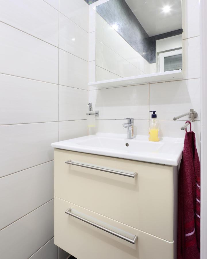 Villa Mainz Novalja Bagian luar foto