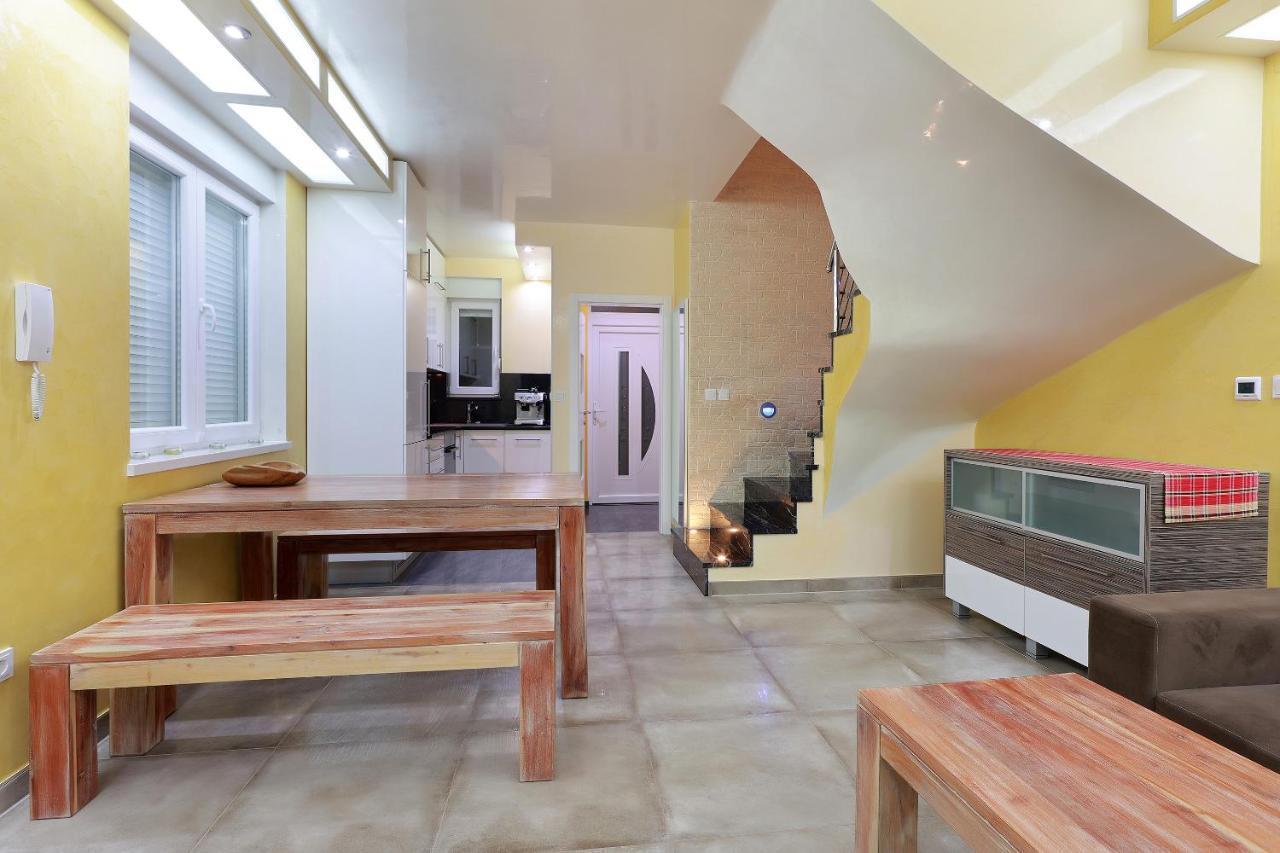 Villa Mainz Novalja Bagian luar foto