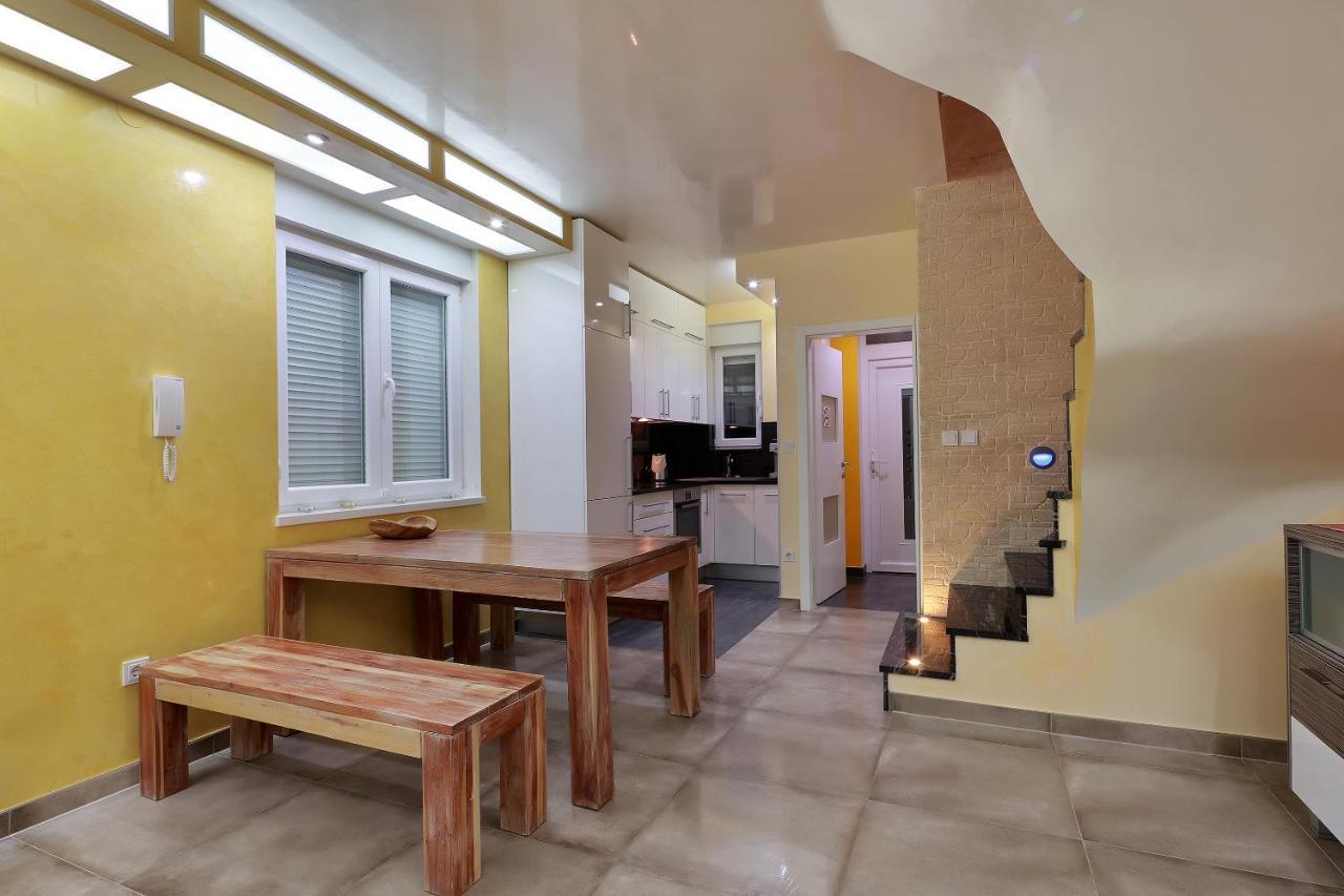 Villa Mainz Novalja Bagian luar foto