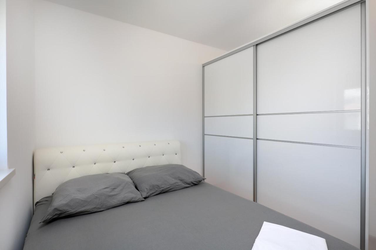 Villa Mainz Novalja Bagian luar foto