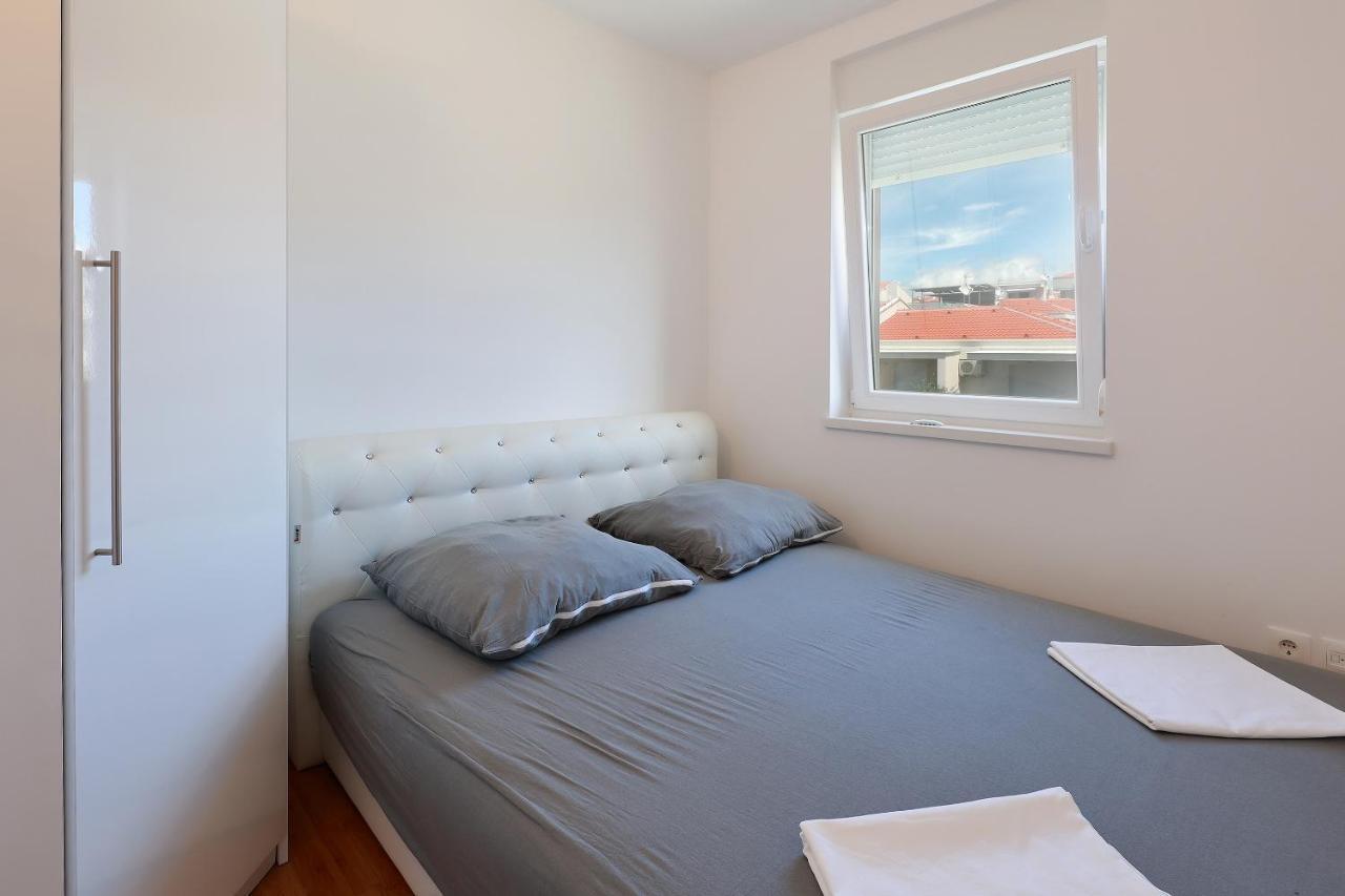Villa Mainz Novalja Bagian luar foto